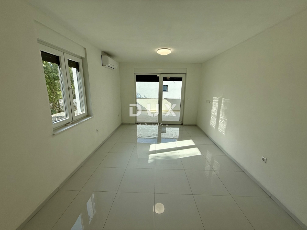 NOVI VINODOLSKI - Appartamento in un nuovo edificio con giardino!