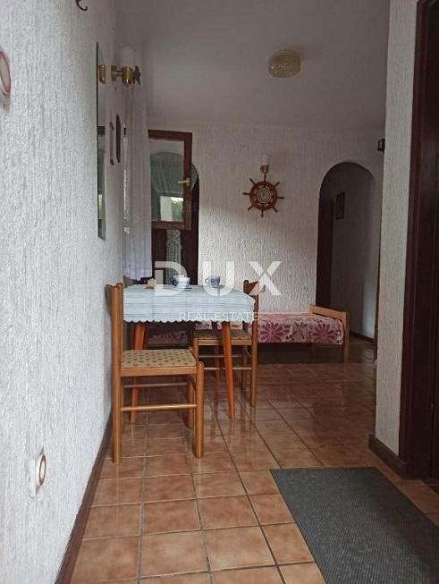 ISOLA DI PAG, NOVALJA - Casa indipendente nel centro di Novalja