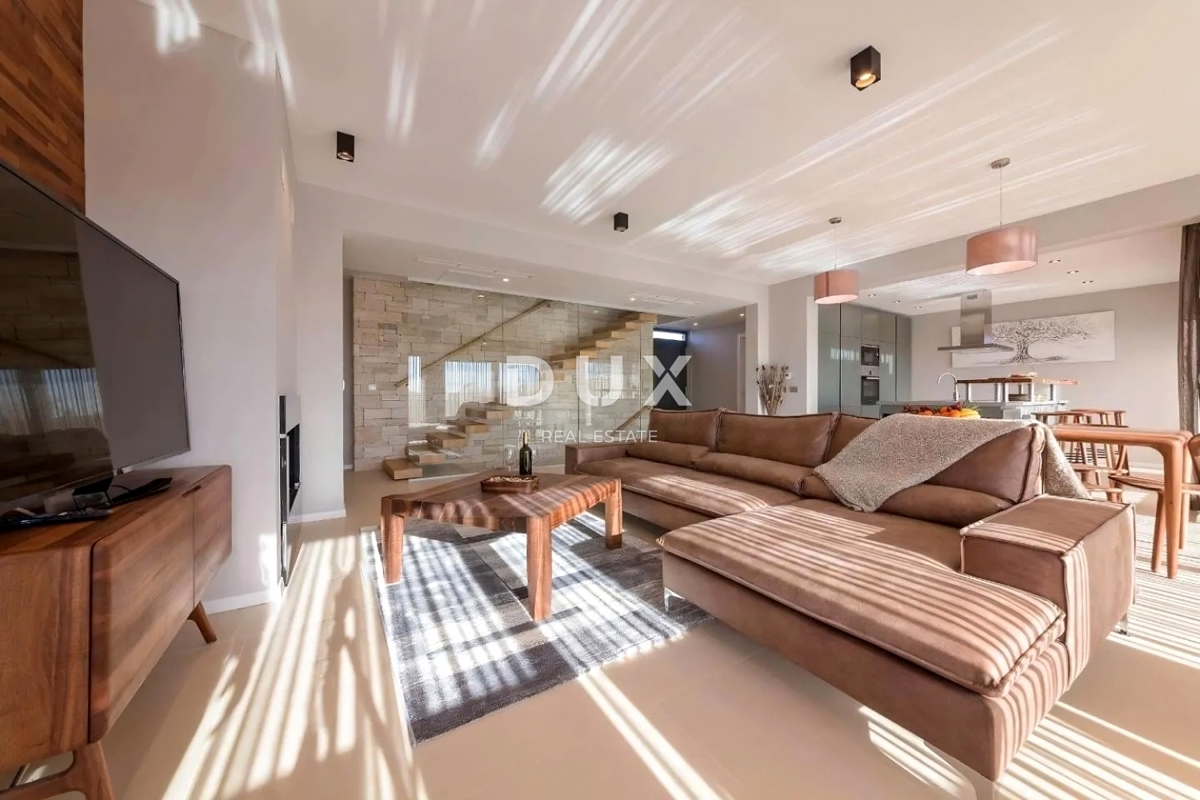 ISTRIA, PARENZO - Casa moderna con piscina vicino al mare