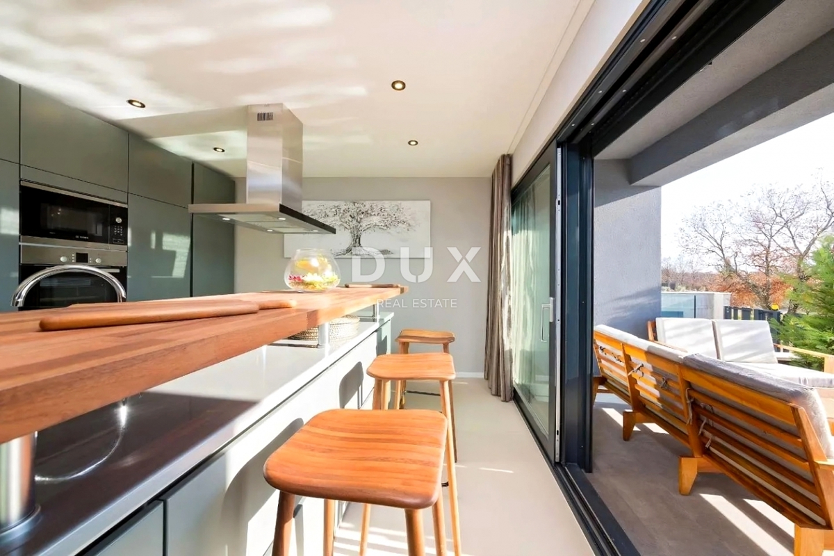 ISTRIA, PARENZO - Casa moderna con piscina vicino al mare