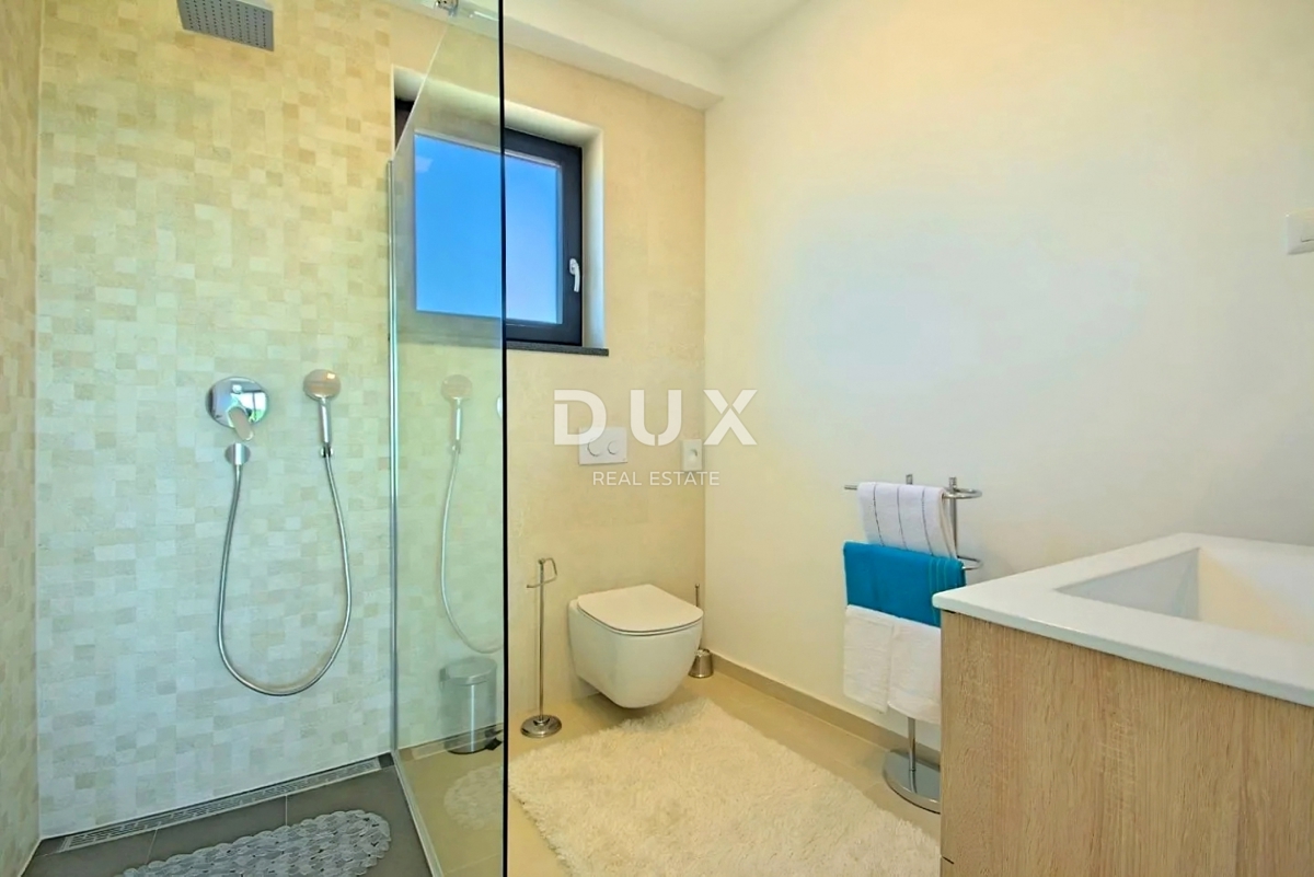 ISTRIA, PARENZO - Casa moderna con piscina vicino al mare