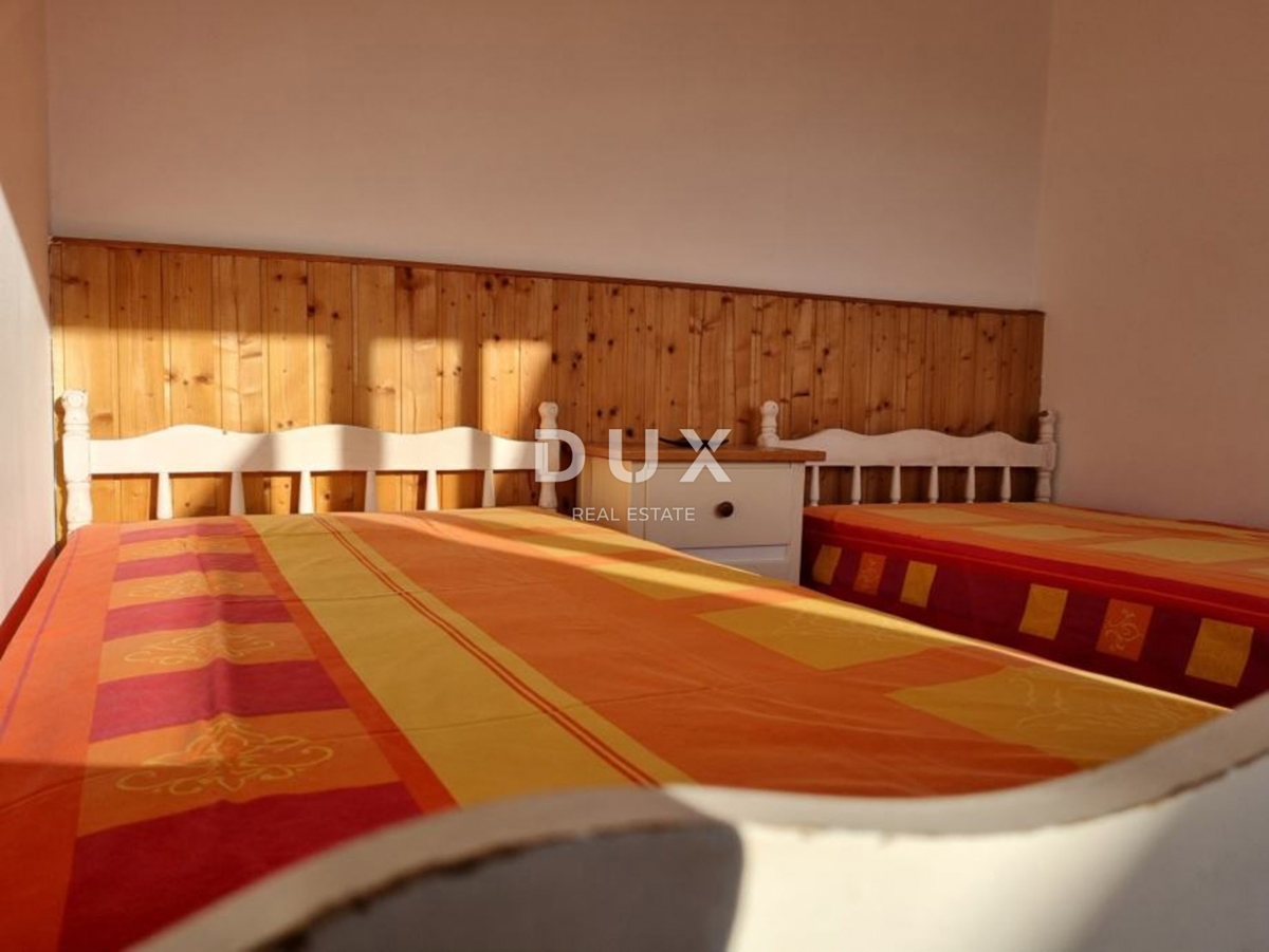 ISTRIA, POLA - Edificio residenziale con tre appartamenti e spazio commerciale nel cuore di Pola! 