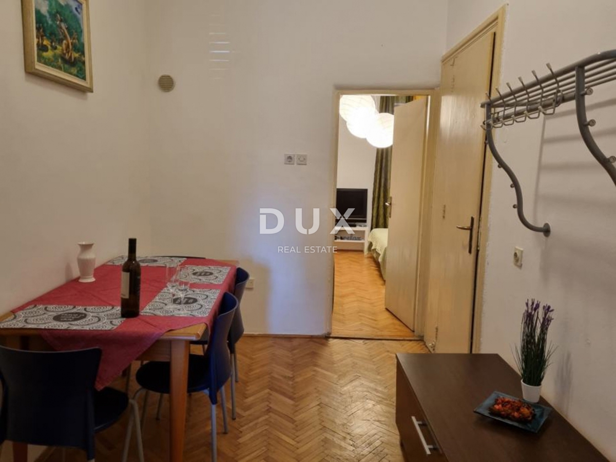 ISTRIA, POLA - Edificio residenziale con tre appartamenti e spazio commerciale nel cuore di Pola! 