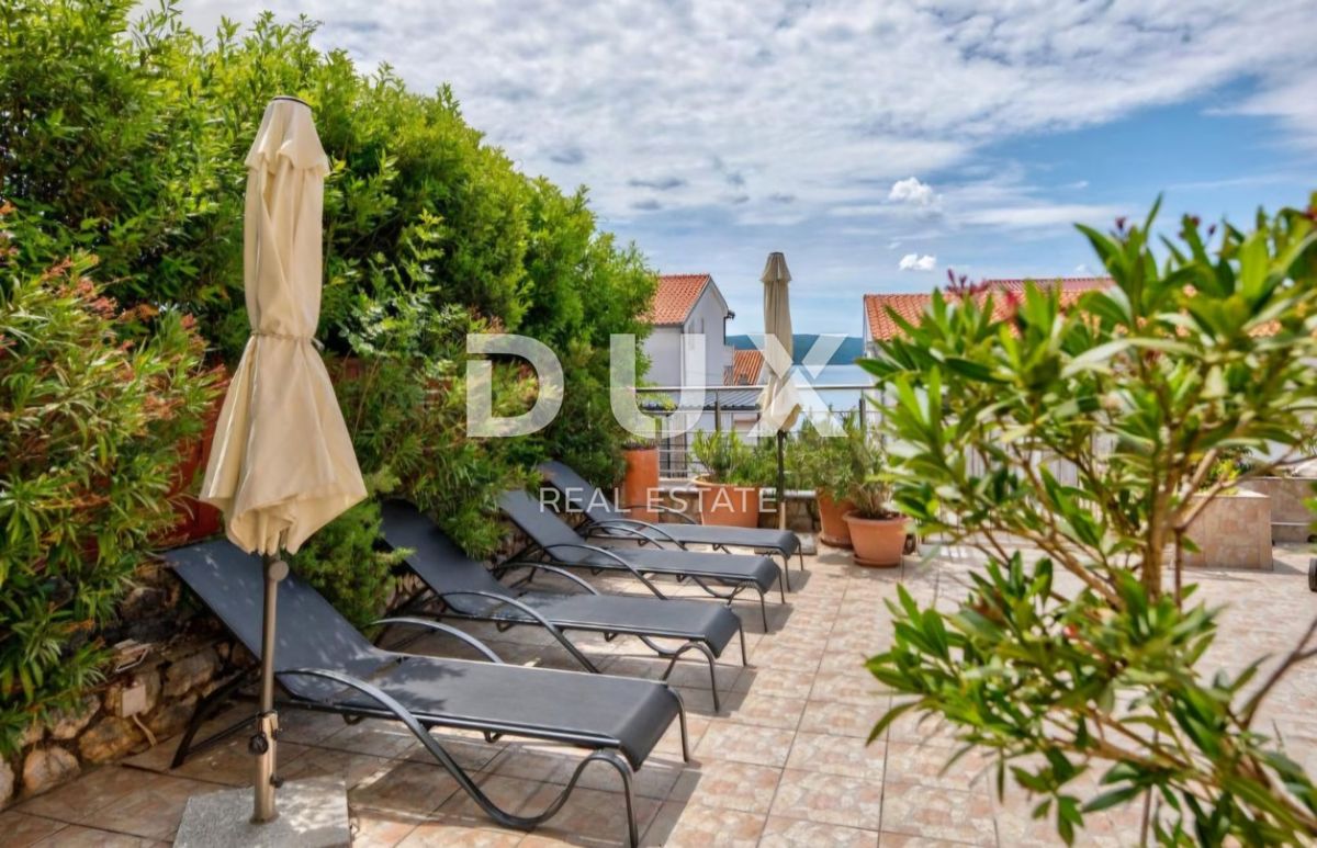 CRIKVENICA, DRAMALJ - Casa con 6 appartamenti, a 200 m dal mare