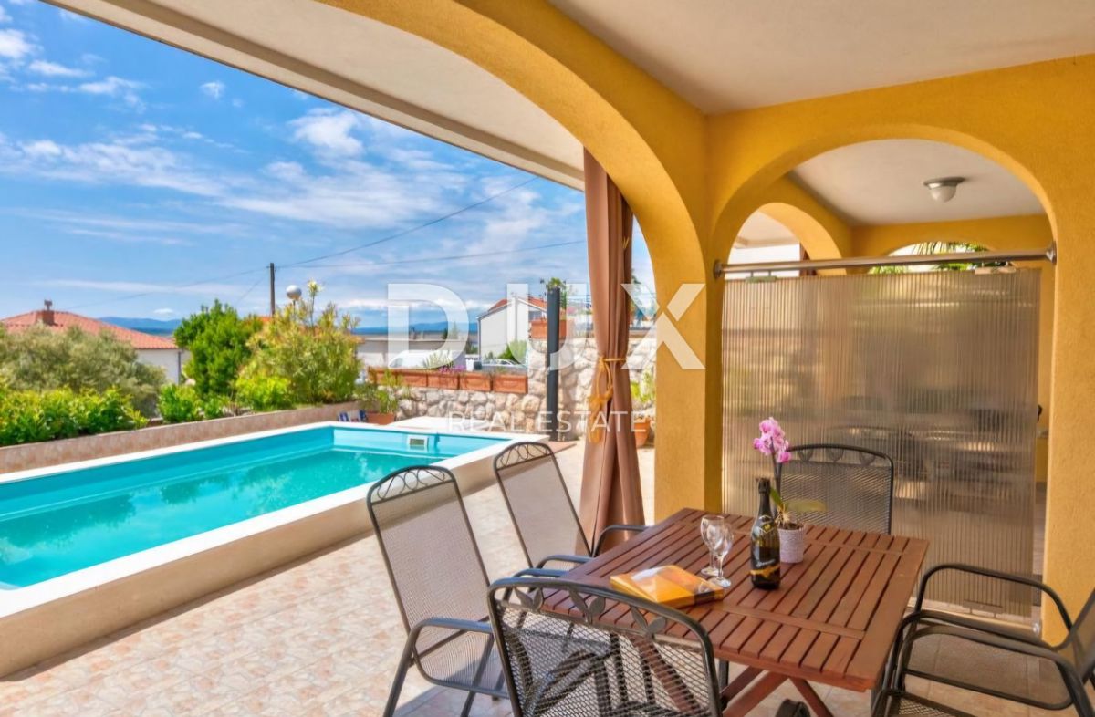 CRIKVENICA, DRAMALJ - Casa con 6 appartamenti, a 200 m dal mare