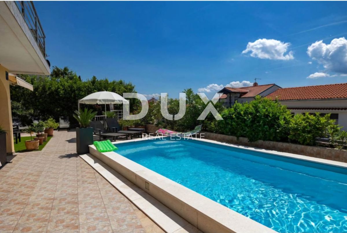 CRIKVENICA, DRAMALJ - Casa con 6 appartamenti, a 200 m dal mare