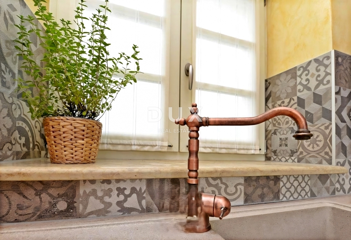 ISTRIA, PARENZO - Casa rustica con piscina