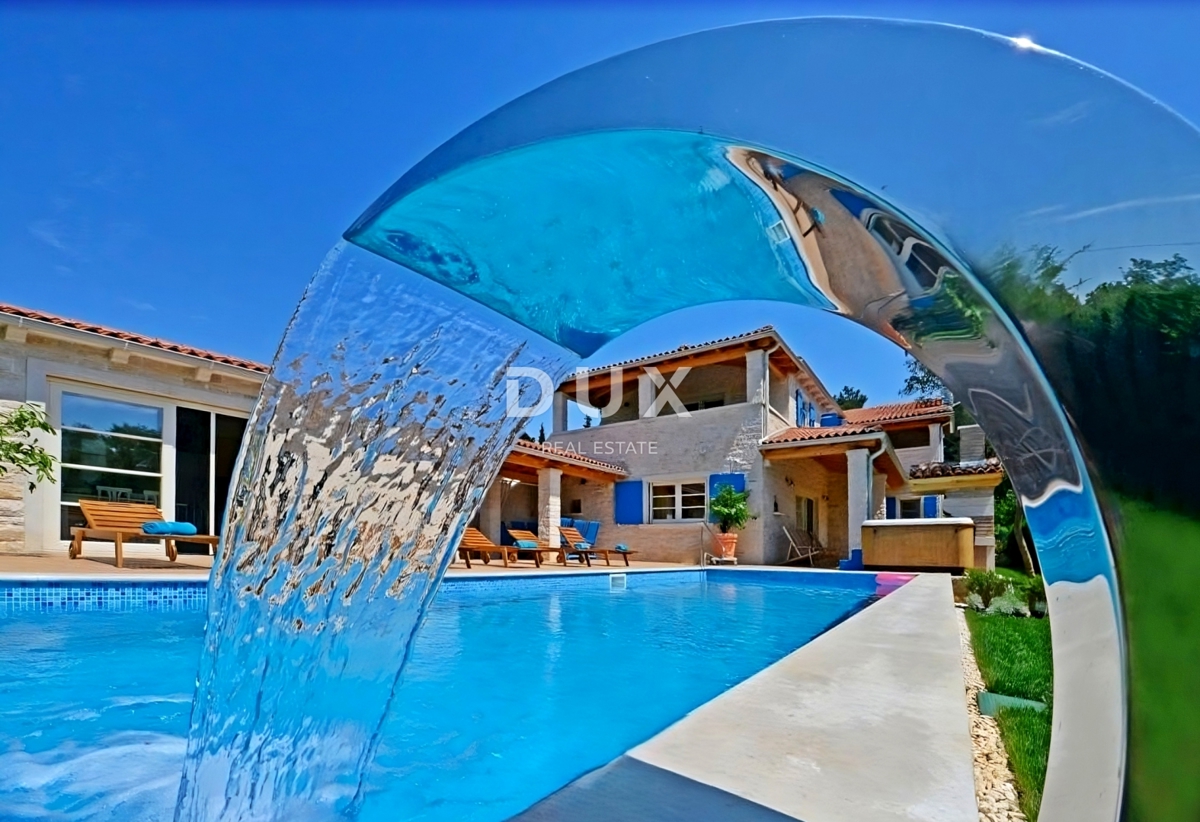 ISTRIA, PARENZO - Casa rustica con piscina