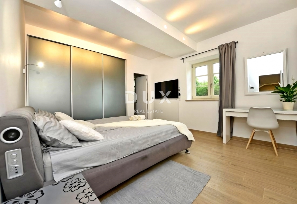 ISTRIA, PARENZO - Casa rustica con piscina