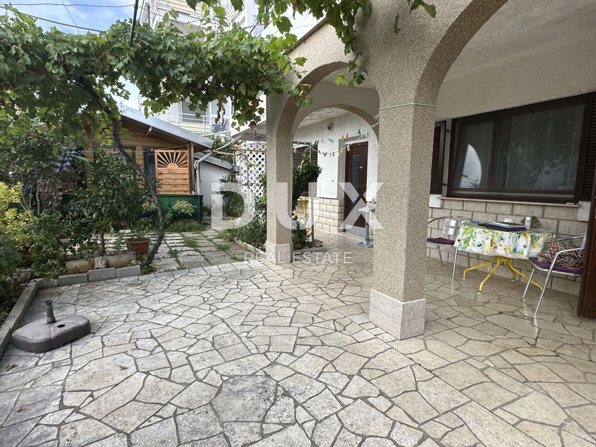 CRIKVENICA, DRAMALJ - Due appartamenti a 100 metri dal mare