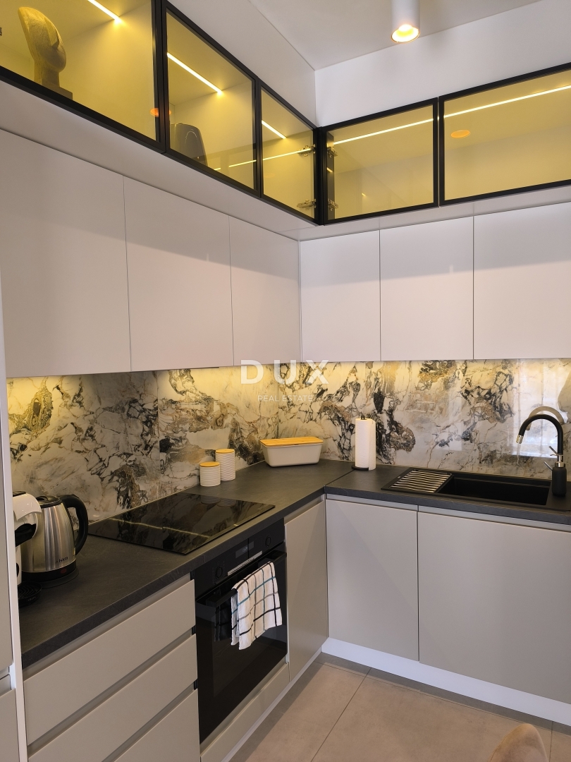 ISTRIA, POLA - Lussuoso appartamento con posto auto in garage in centro