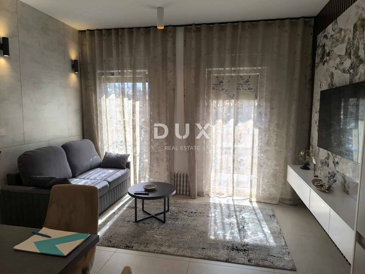 ISTRIA, POLA - Lussuoso appartamento con posto auto in garage in centro