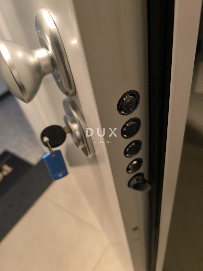 ISTRIA, POLA - Lussuoso appartamento con posto auto in garage in centro