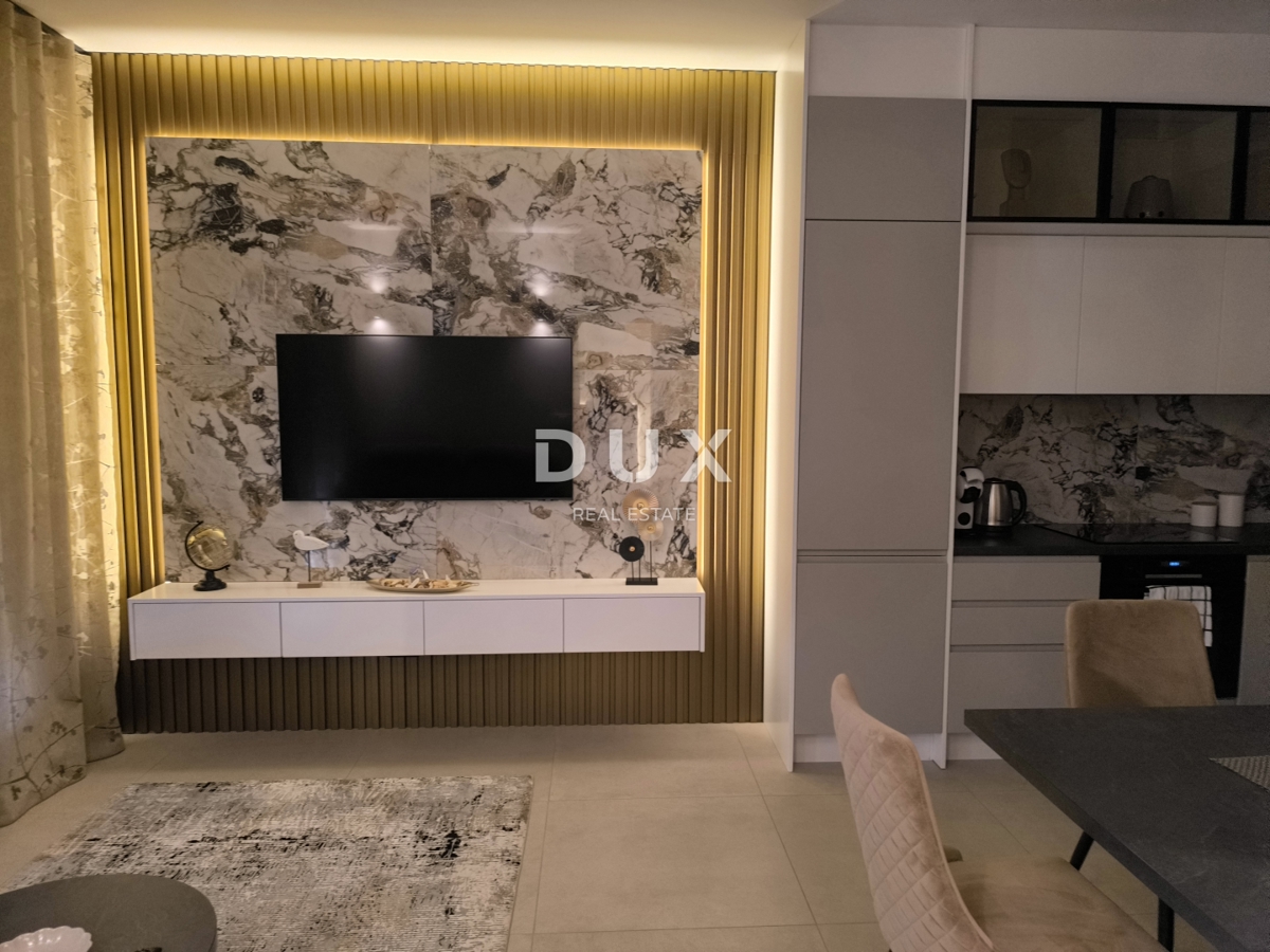 ISTRIA, POLA - Lussuoso appartamento con posto auto in garage in centro