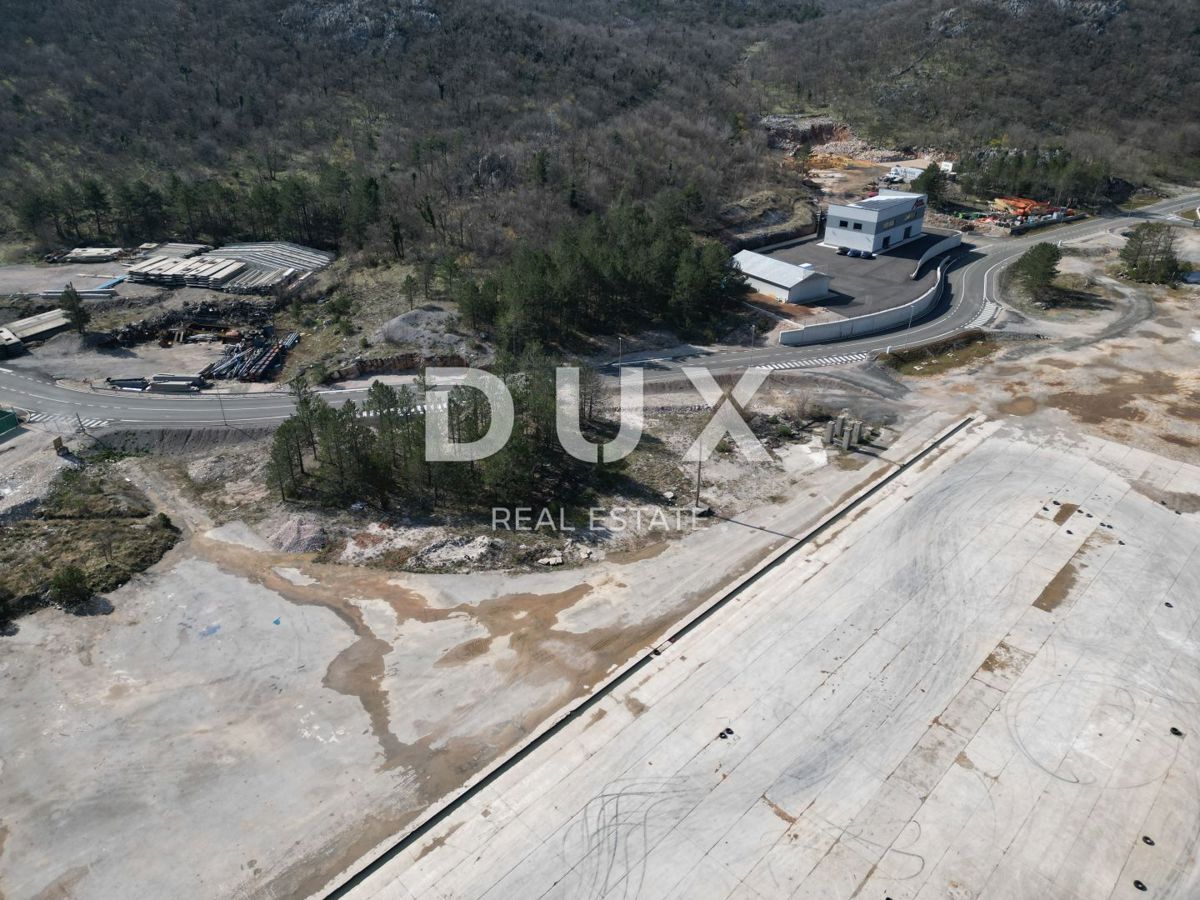 GROBNIK, ČAVLE, SOBOLI - terreno edificabile di 29.000 m2 nella zona commerciale per un capannone - spazio per uffici (destinazione: commerciale, artigianale, industriale)