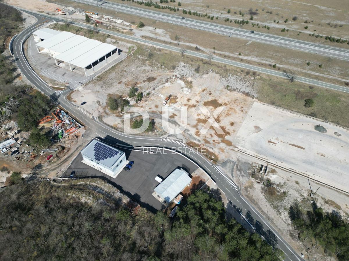 GROBNIK, ČAVLE, SOBOLI - terreno edificabile di 29.000 m2 nella zona commerciale per un capannone - spazio per uffici (destinazione: commerciale, artigianale, industriale)