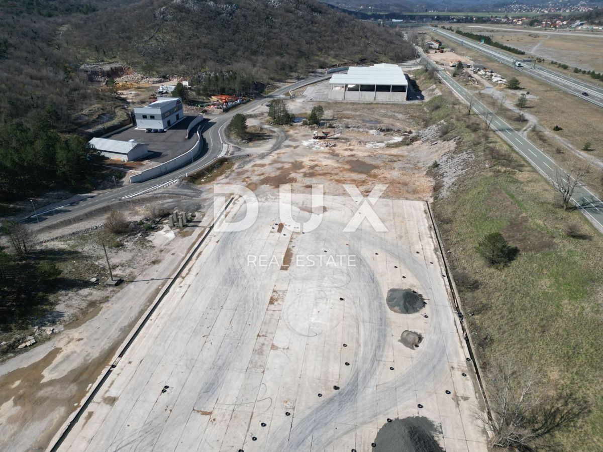 GROBNIK, ČAVLE, SOBOLI - terreno edificabile di 29.000 m2 nella zona commerciale per un capannone - spazio per uffici (destinazione: commerciale, artigianale, industriale)
