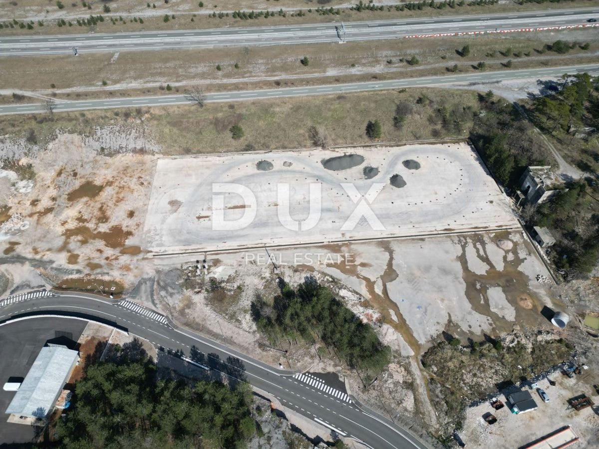 GROBNIK, ČAVLE, SOBOLI - terreno edificabile di 29.000 m2 nella zona commerciale per un capannone - spazio per uffici (destinazione: commerciale, artigianale, industriale)