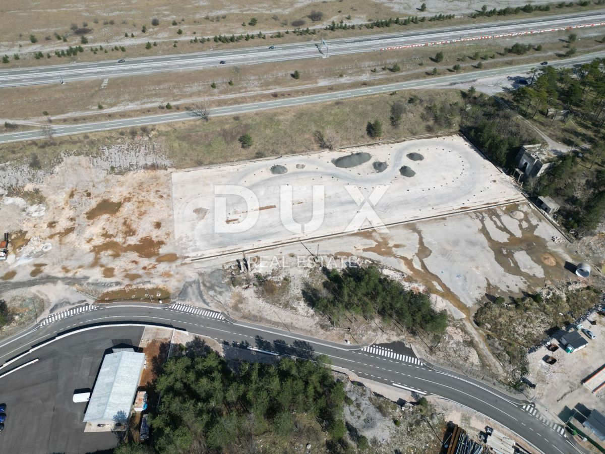 GROBNIK, ČAVLE, SOBOLI - terreno edificabile di 29.000 m2 nella zona commerciale per un capannone - spazio per uffici (destinazione: commerciale, artigianale, industriale)
