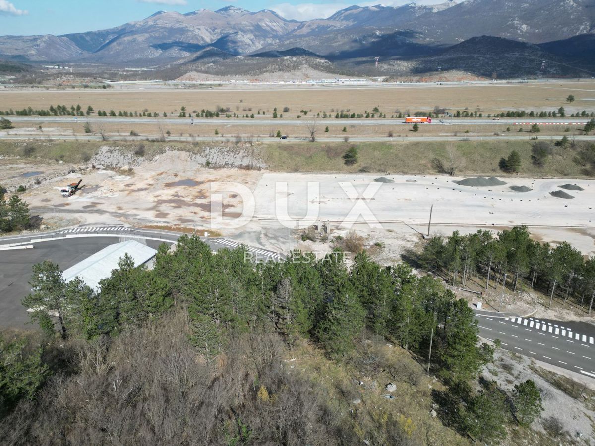 GROBNIK, ČAVLE, SOBOLI - terreno edificabile di 29.000 m2 nella zona commerciale per un capannone - spazio per uffici (destinazione: commerciale, artigianale, industriale)