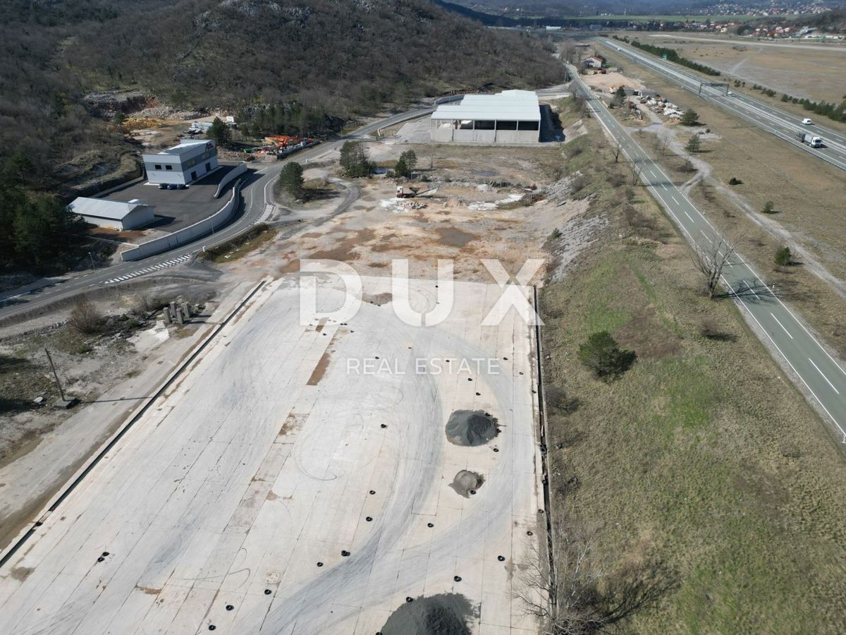 GROBNIK, ČAVLE, SOBOLI - terreno edificabile di 29.000 m2 nella zona commerciale per un capannone - spazio per uffici (destinazione: commerciale, artigianale, industriale)