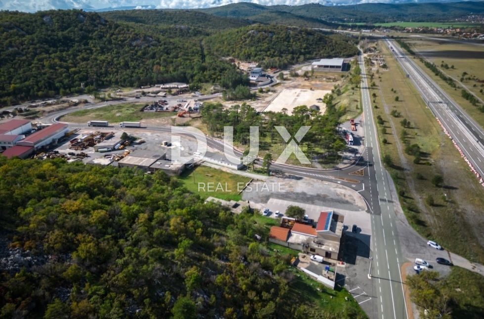 GROBNIK, ČAVLE, SOBOLI - terreno edificabile di 29.000 m2 nella zona commerciale per un capannone - spazio per uffici (destinazione: commerciale, artigianale, industriale)