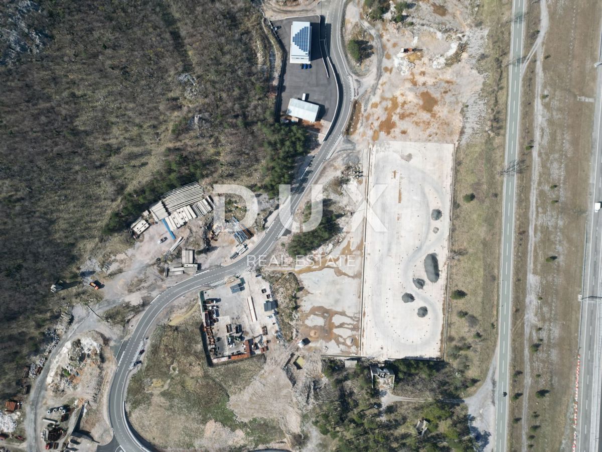 GROBNIK, ČAVLE, SOBOLI - terreno edificabile di 29.000 m2 nella zona commerciale per un capannone - spazio per uffici (destinazione: commerciale, artigianale, industriale)