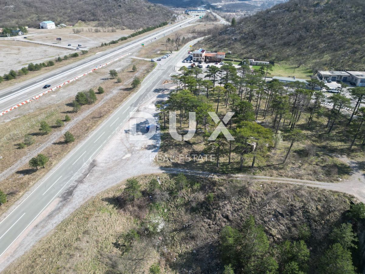 GROBNIK, ČAVLE, SOBOLI - terreno edificabile di 29.000 m2 nella zona commerciale per un capannone - spazio per uffici (destinazione: commerciale, artigianale, industriale)