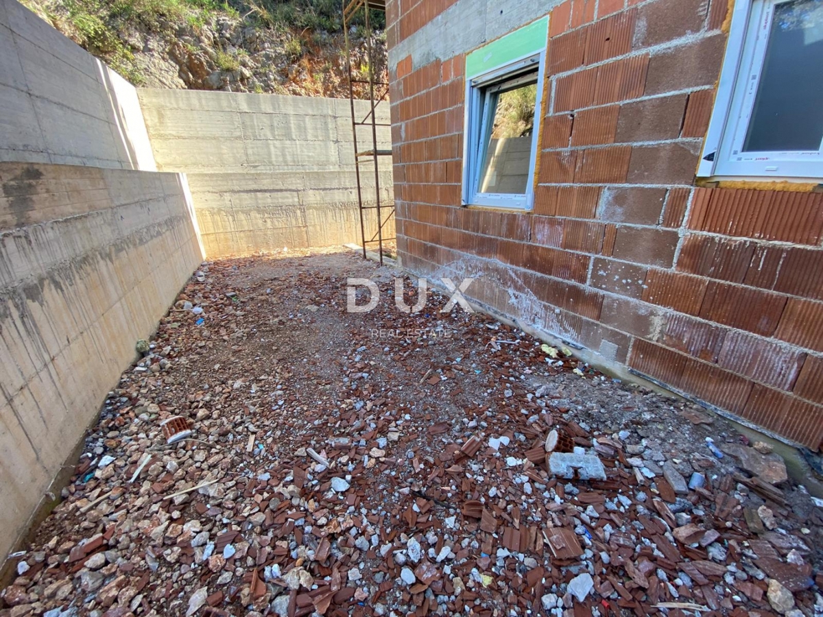 RIJEKA, DRENOVA - esclusivo appartamento in NUOVO EDIFICIO al piano terra con giardino + 2 posti auto! OCCASIONE!