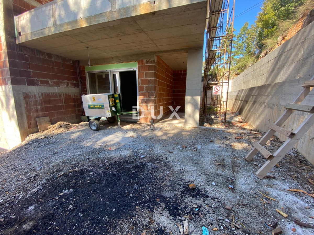 RIJEKA, DRENOVA - esclusivo appartamento in NUOVO EDIFICIO al piano terra con giardino + 2 posti auto! OCCASIONE!