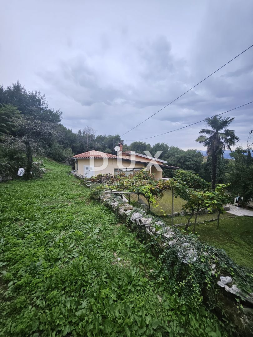 ABBAZIA, LOVRAN - casa a un piano 135m2, 2A FILA SUL MARE!!!! con vista panoramica sul mare + dintorni