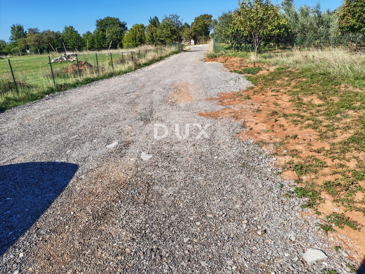 ISTRIA, LOBORIKA - terreno edificabile 1085 m2!