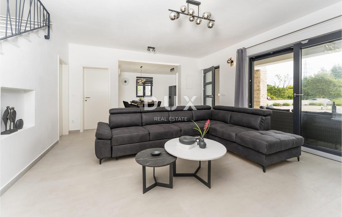 ISTRIA, LABIN - Casa con piscina in un villaggio tranquillo