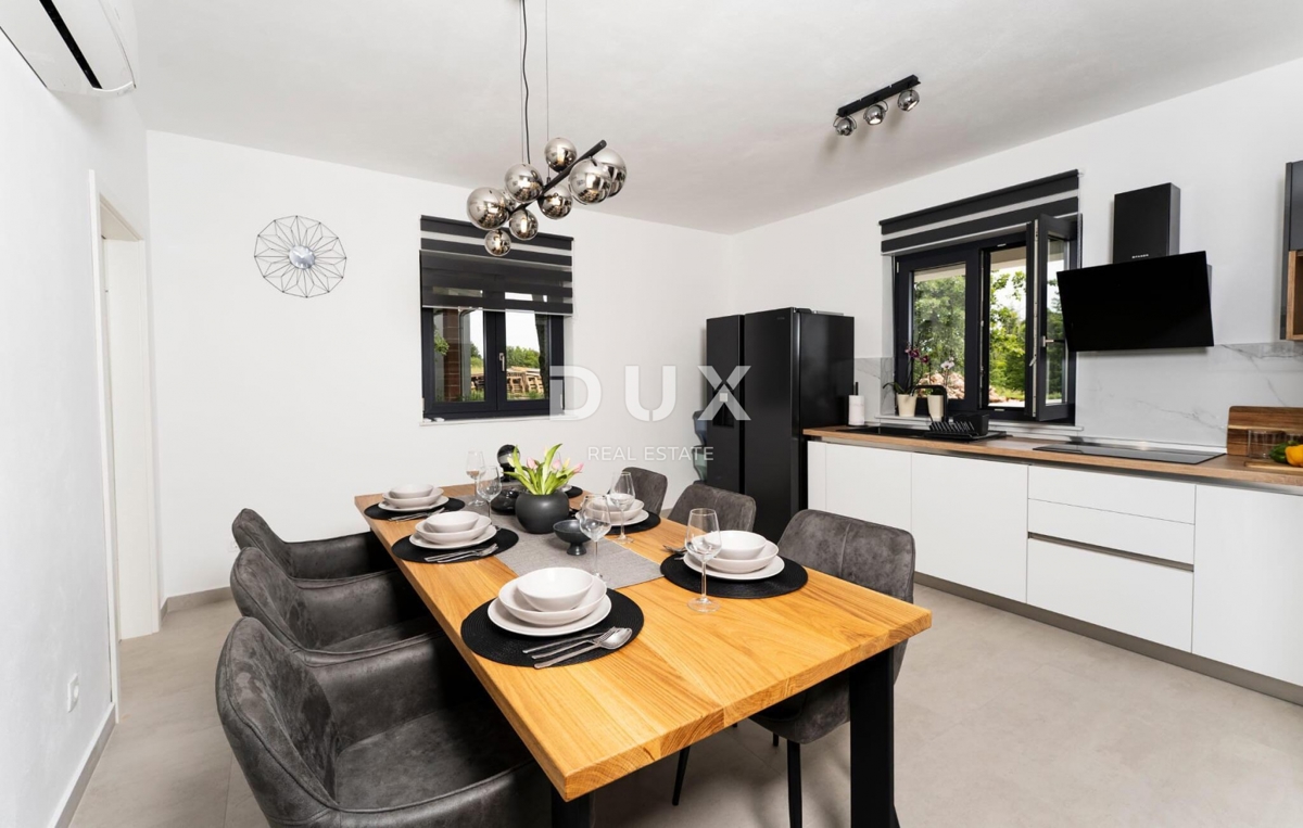 ISTRIA, LABIN - Casa con piscina in un villaggio tranquillo