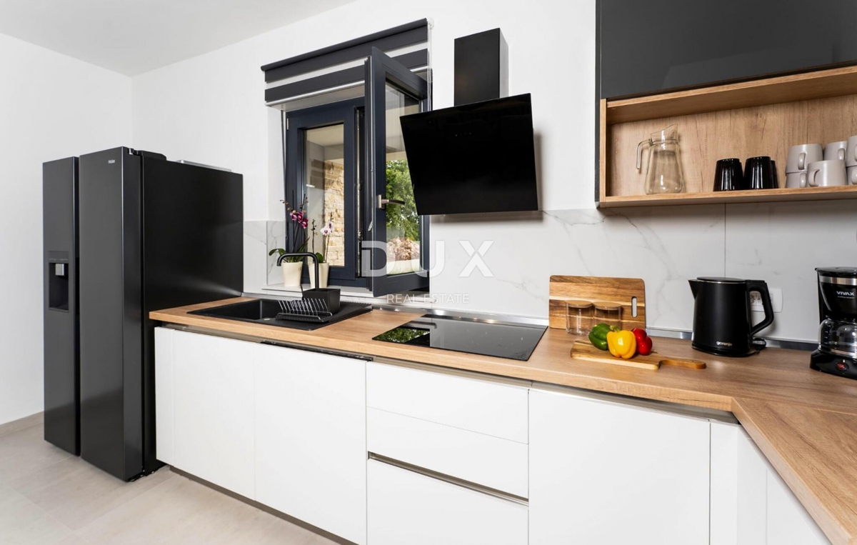 ISTRIA, LABIN - Casa con piscina in un villaggio tranquillo