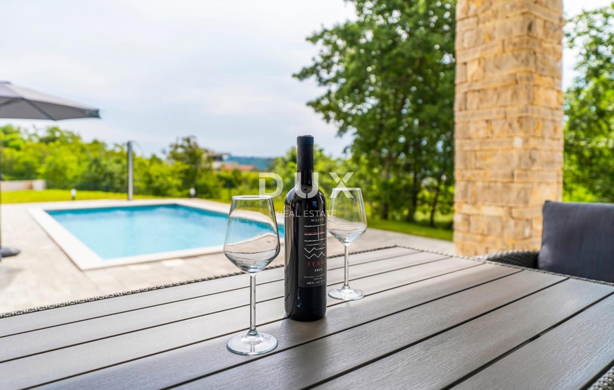 ISTRIA, LABIN - Casa con piscina in un villaggio tranquillo