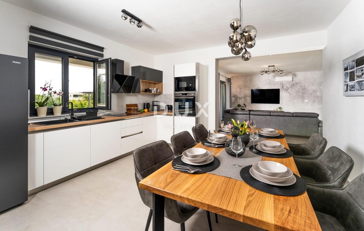 ISTRIA, LABIN - Casa con piscina in un villaggio tranquillo