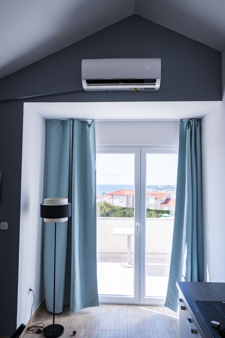 ISOLA DI PAG, NOVALJA - OCCASIONE! Spazioso appartamento con vista mare!