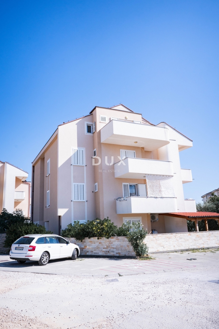 ISOLA DI PAG, NOVALJA - OCCASIONE! Spazioso appartamento con vista mare!