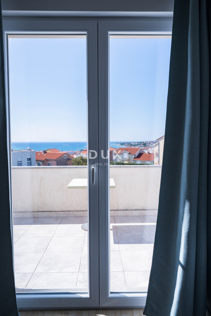 ISOLA DI PAG, NOVALJA - OCCASIONE! Spazioso appartamento con vista mare!