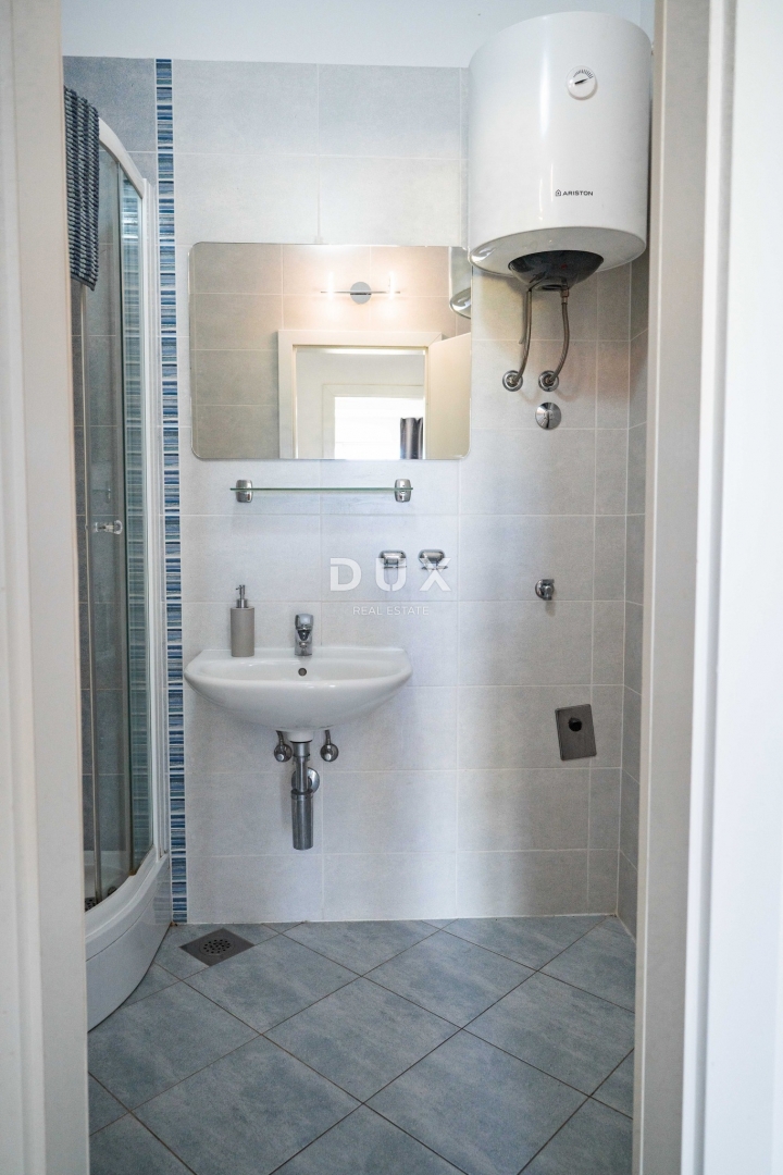 ISOLA DI PAG, NOVALJA - OCCASIONE! Spazioso appartamento con vista mare!