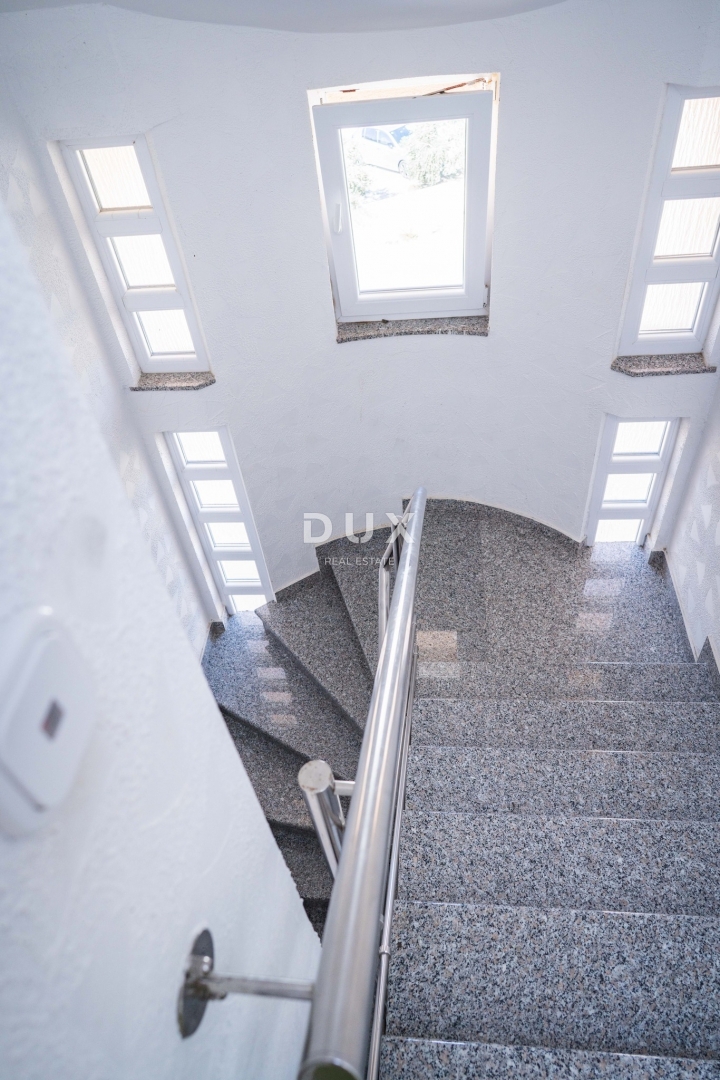 ISOLA DI PAG, NOVALJA - OCCASIONE! Spazioso appartamento con vista mare!