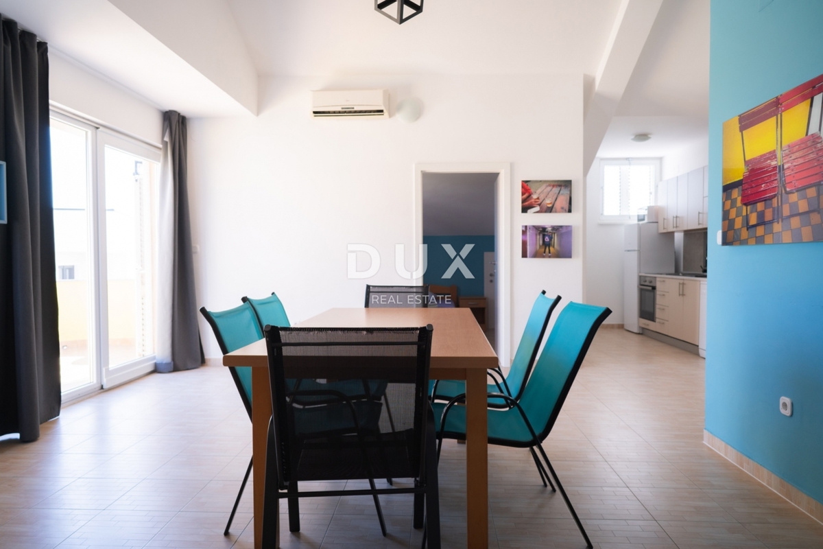 ISOLA DI PAG, NOVALJA - OCCASIONE! Spazioso appartamento con vista mare!