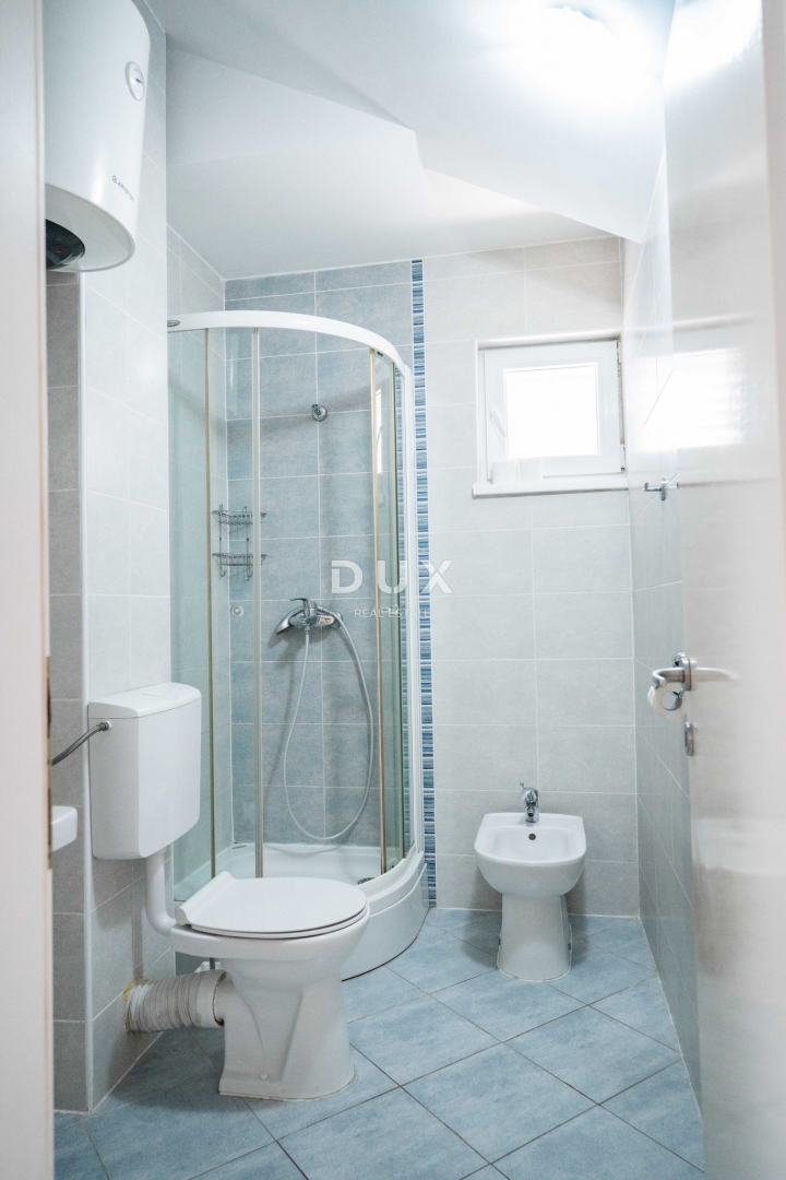 ISOLA DI PAG, NOVALJA - OCCASIONE! Spazioso appartamento con vista mare!