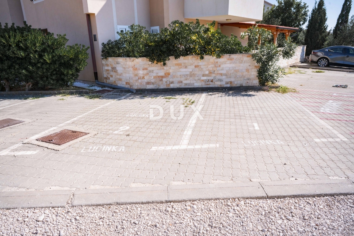 ISOLA DI PAG, NOVALJA - OCCASIONE! Spazioso appartamento con vista mare!