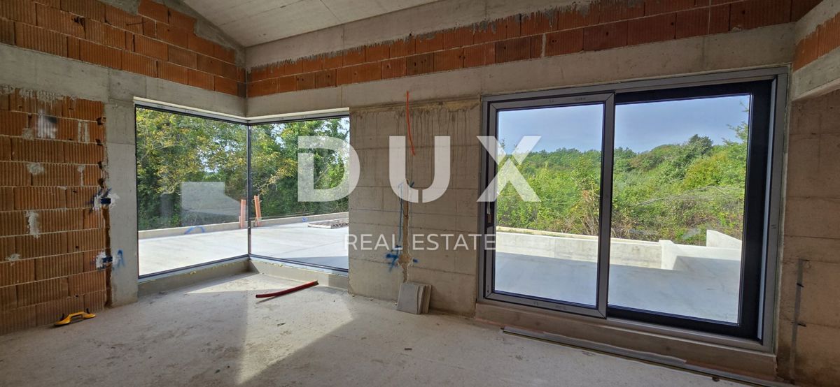 ISTRIA, BARBAN - Casa bifamiliare con piscina ai margini del villaggio