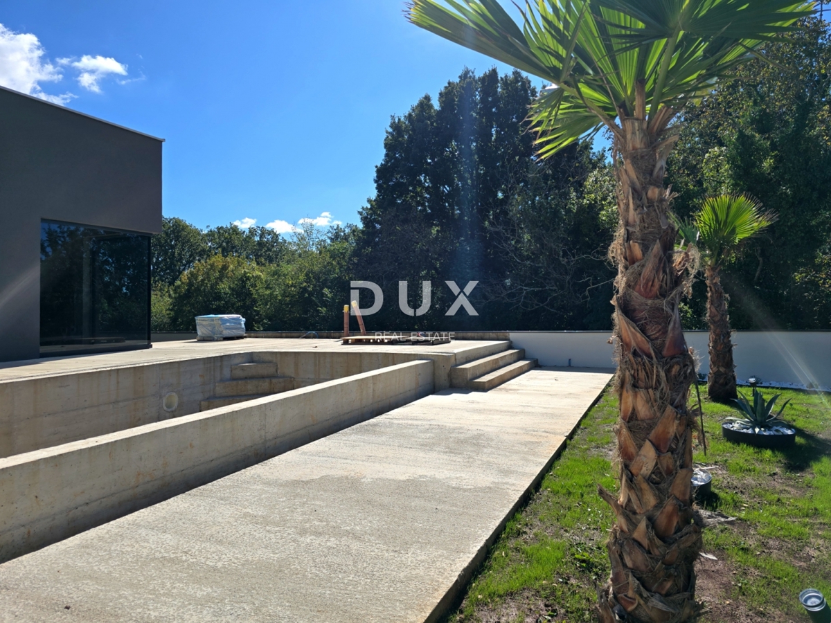 ISTRIA, BARBAN - Casa bifamiliare con piscina ai margini del villaggio