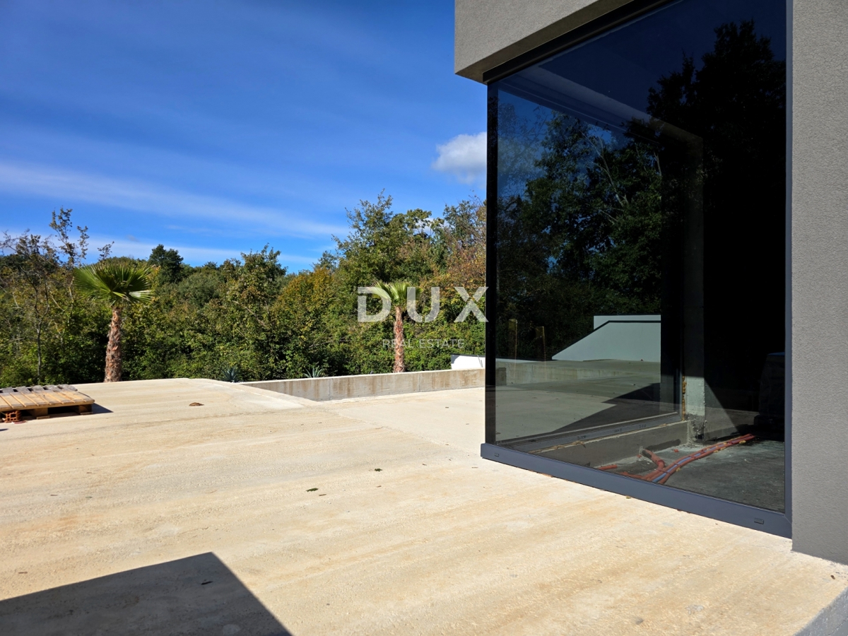 ISTRIA, BARBAN - Casa bifamiliare con piscina ai margini del villaggio