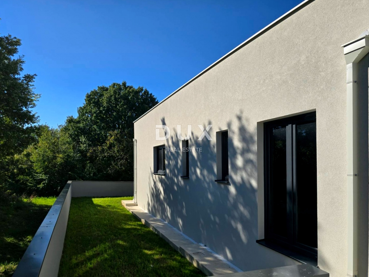 ISTRIA, BARBAN - Casa bifamiliare con piscina ai margini del villaggio