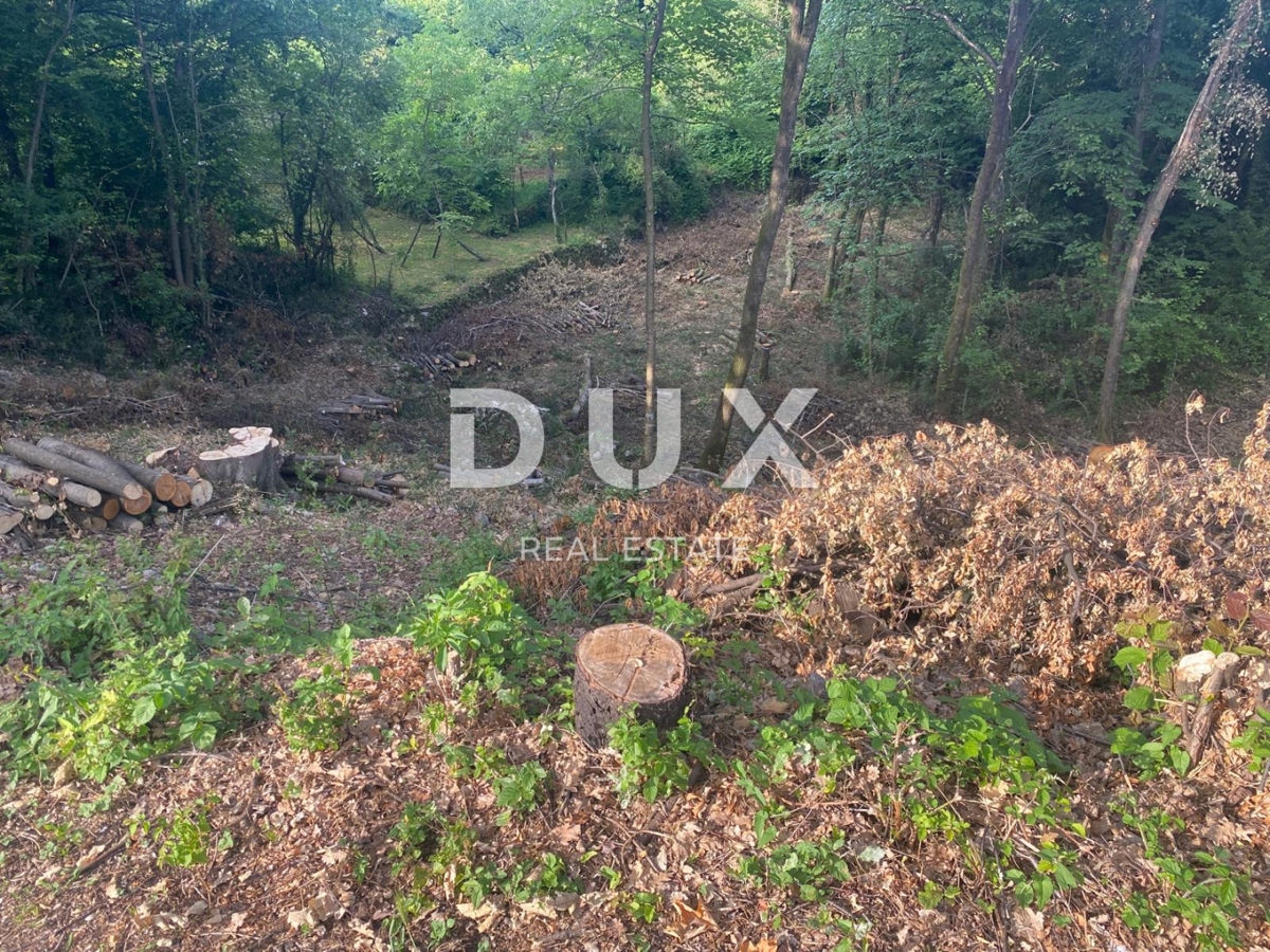 RIJEKA, KASTAV - terreno edificabile di 1.370 m2 per edificio residenziale / appartamenti / casa unifamiliare / villa! OPPORTUNITÀ!